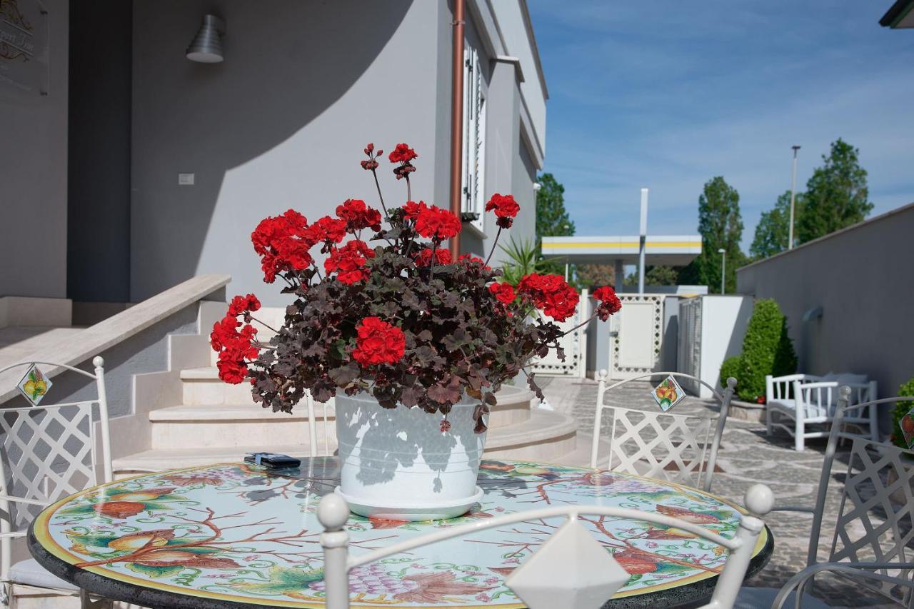 Rome Airport Inn Fiumicino Bagian luar foto