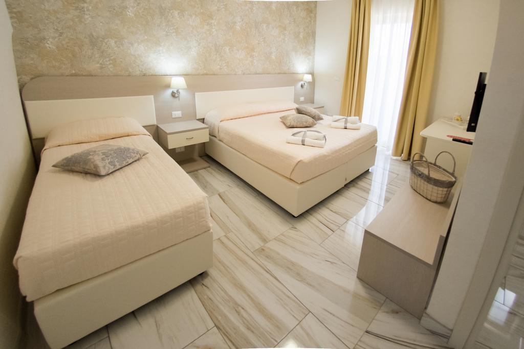 Rome Airport Inn Fiumicino Bagian luar foto